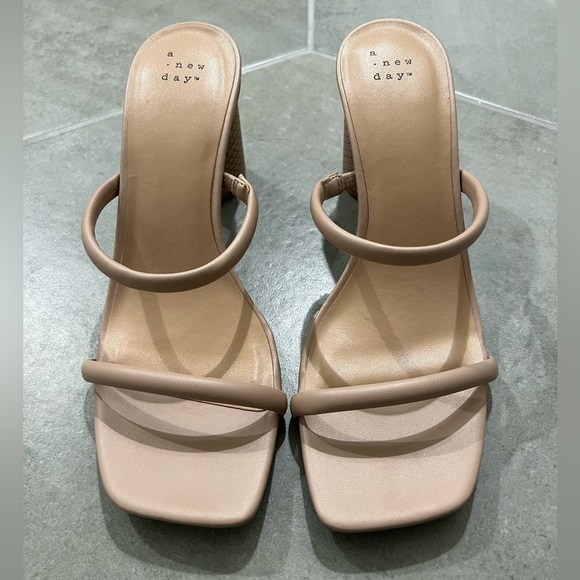 a new day Shoes - A new day - tan rounded block heel, with a square toe